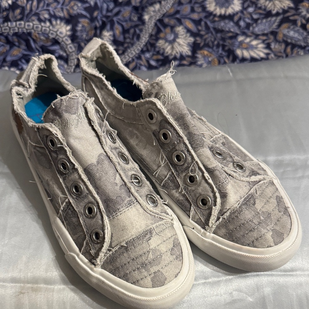 Stylish Gray Blowfish Shoes “like new”